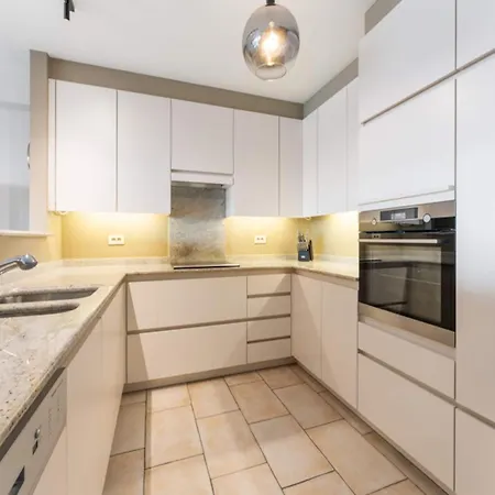 In Near Belgium Pier Apartment *